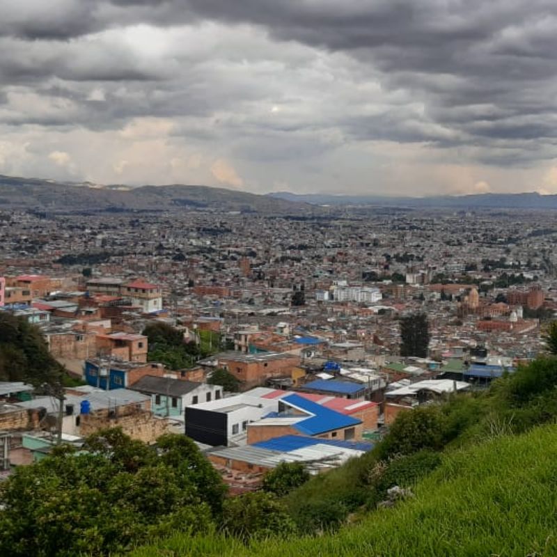 Imagen de personas en el Barrio Las Cruces de Bogotá