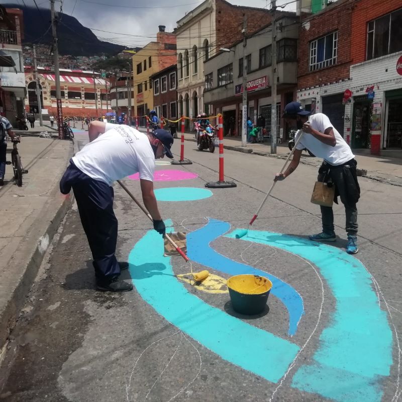 Imagen de personas en el Barrio Las Cruces de Bogotá
